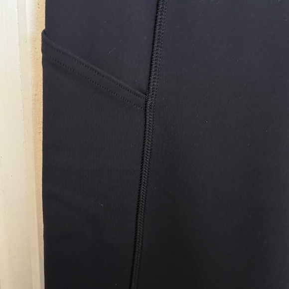 BNWT - TNA Life Leggings with side pockets- BLACK - Picture 4 of 5